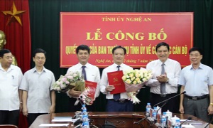Tỉnh ủy Nghệ An trao quyết định điều động, bổ nhiệm Trưởng Ban Tổ chức Tỉnh ủy và Chánh Văn phòng Tỉnh ủy